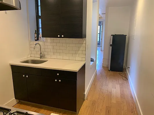 Rented by Premier Metro Realty Corp | media 42