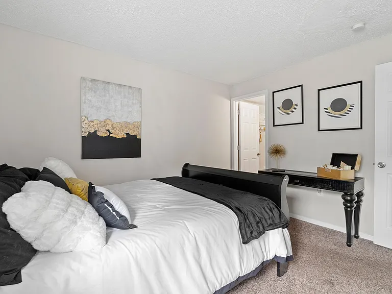 Hickory - 2 Bed / 2 Bath - 855 Sq.Ft.