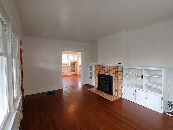 Living room with natural gas fire insert