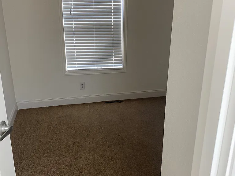 4 T Rd — Photo 10