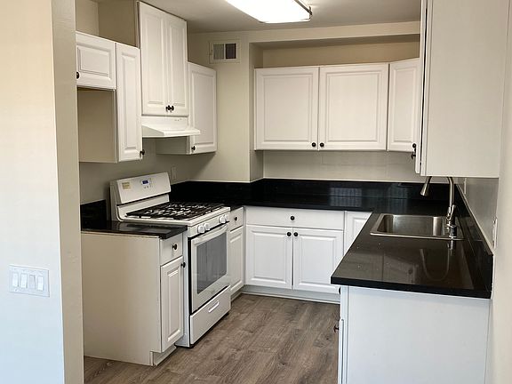 2nd image of 1014-1 W Huntington Dr #15