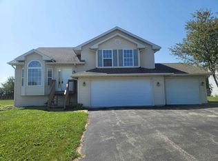 427 Stone Hollow Dr, Poplar Grove, IL 61065