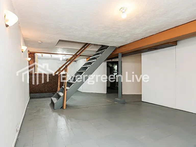 2669 Montana Ave — Photo 12
