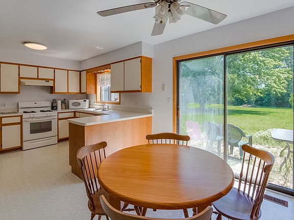 5th image of 3400 Edgecreek Dr