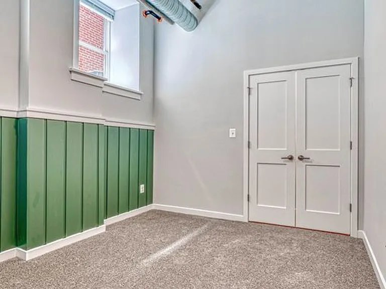 923 S East Ave — Photo 14