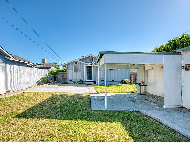 2434 Yerba St — Photo 39