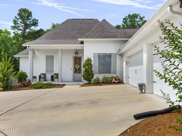 105 Camden Lake Cir, Madison, MS 39110
