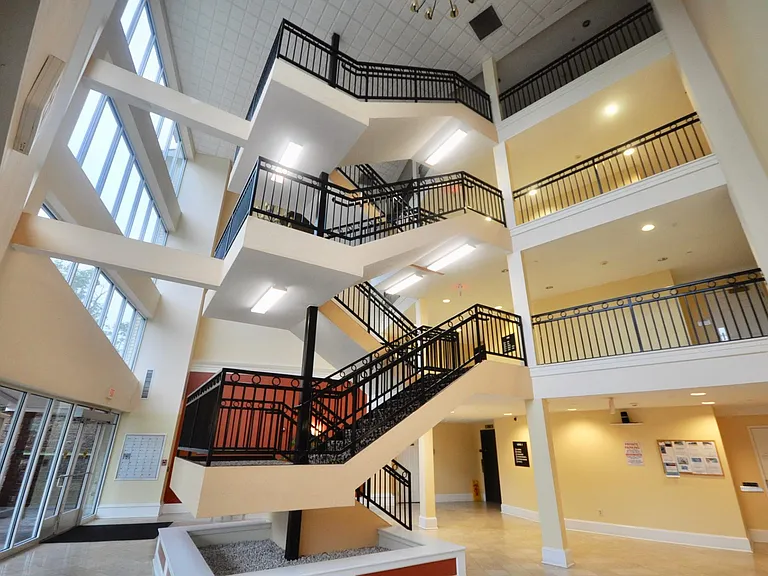 Stonington Estates Apartments — Photo 20