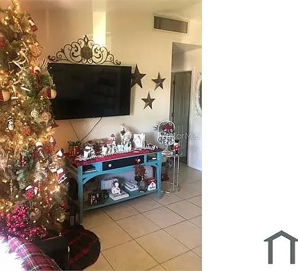 1371 N Normandy Blvd — Photo 4