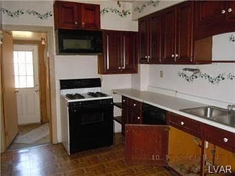 2nd image of 327 Mercer St