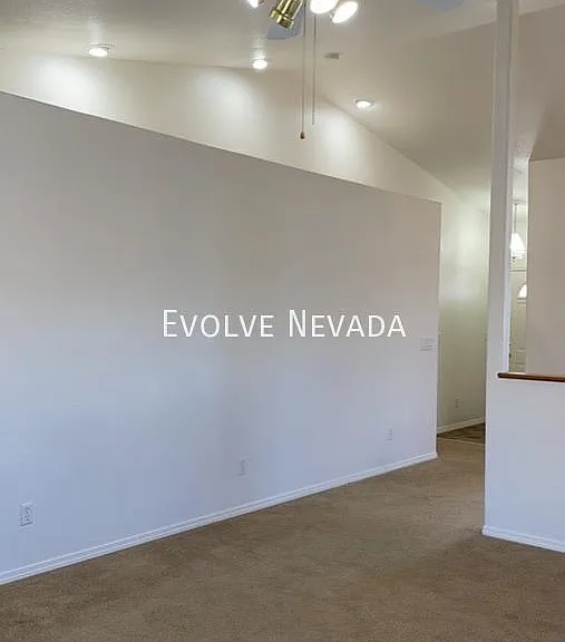 3 bed, 2.0 bath, 1334 sqft, $2,295 — Photo 4