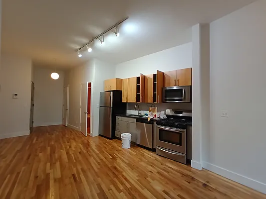 Rented by City Vista Inc | media 27