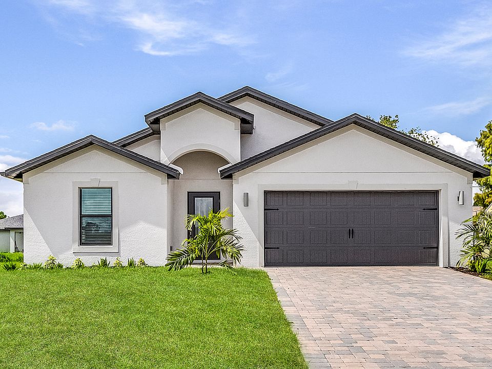 Lovely exterior view of The Estero at Port Charlotte
