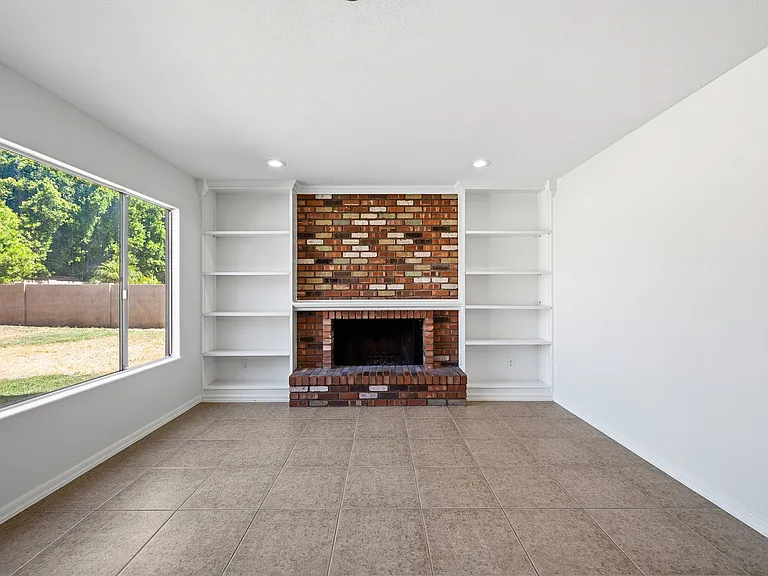 11823 N 65th Ave — Photo 9