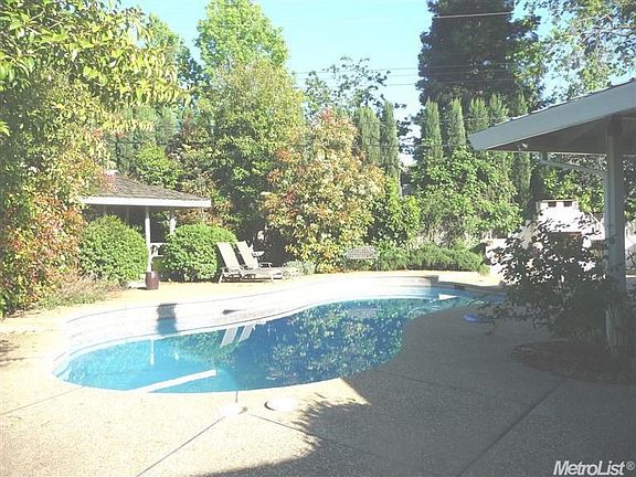 3rd image of 9432 Pandora Ct