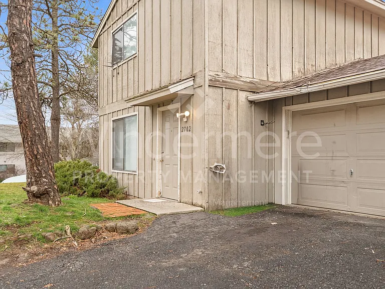 2702 E 31st Ave — Photo 5
