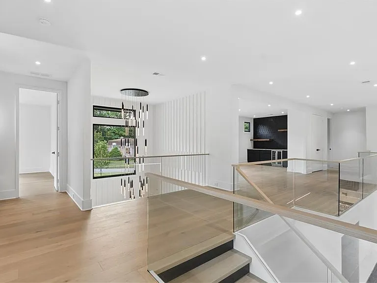 1000 Clementstone Northeast Dr — Photo 30