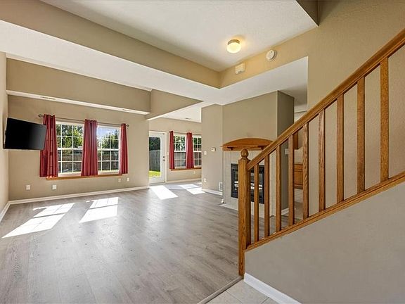 5th image of 2350 Surrey Dr
