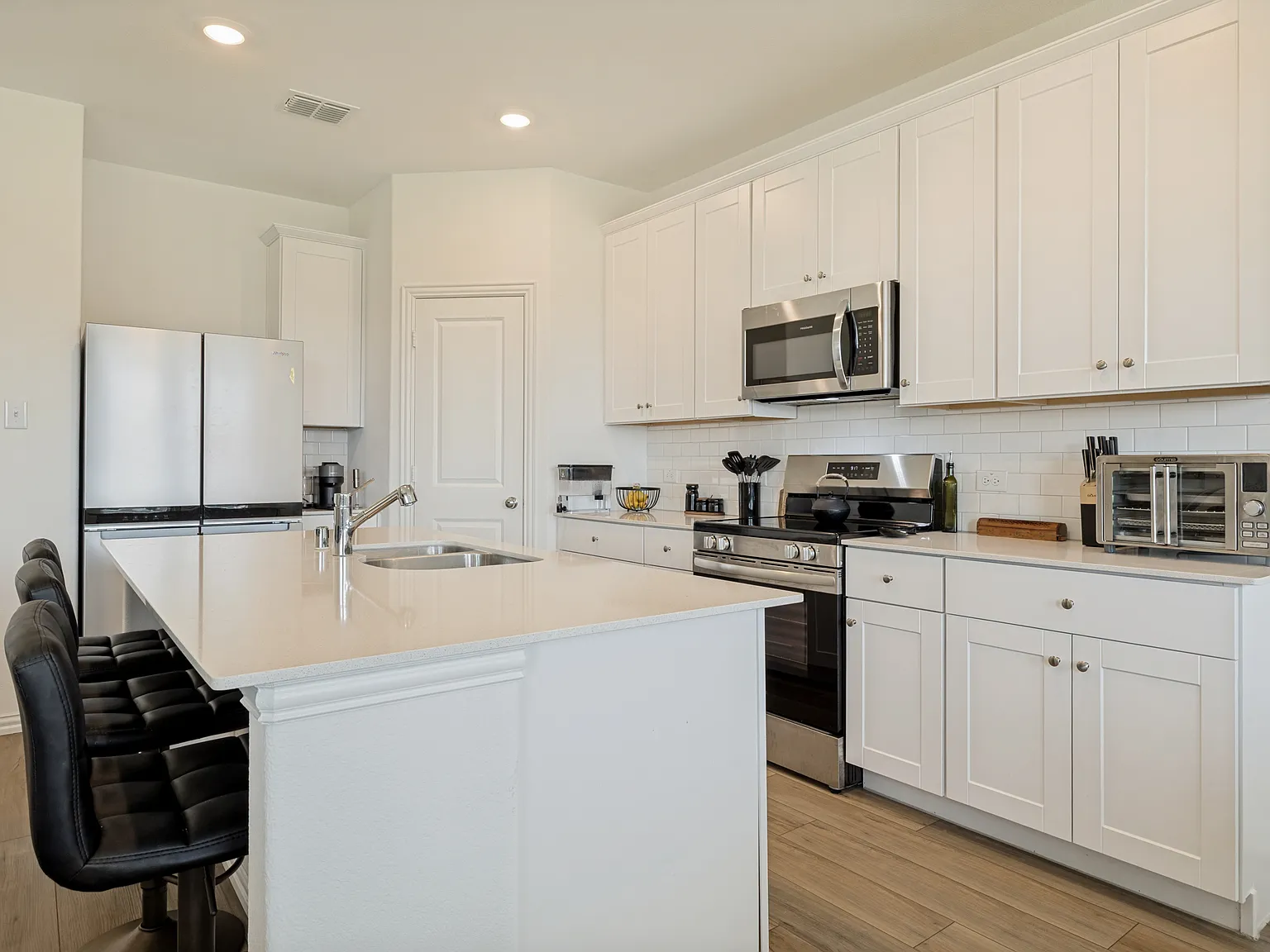 3 bed, 1602 sqft, $2,000 — Photo 2