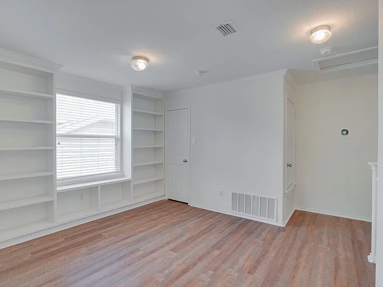 1609 Waxberry Ln — Photo 10