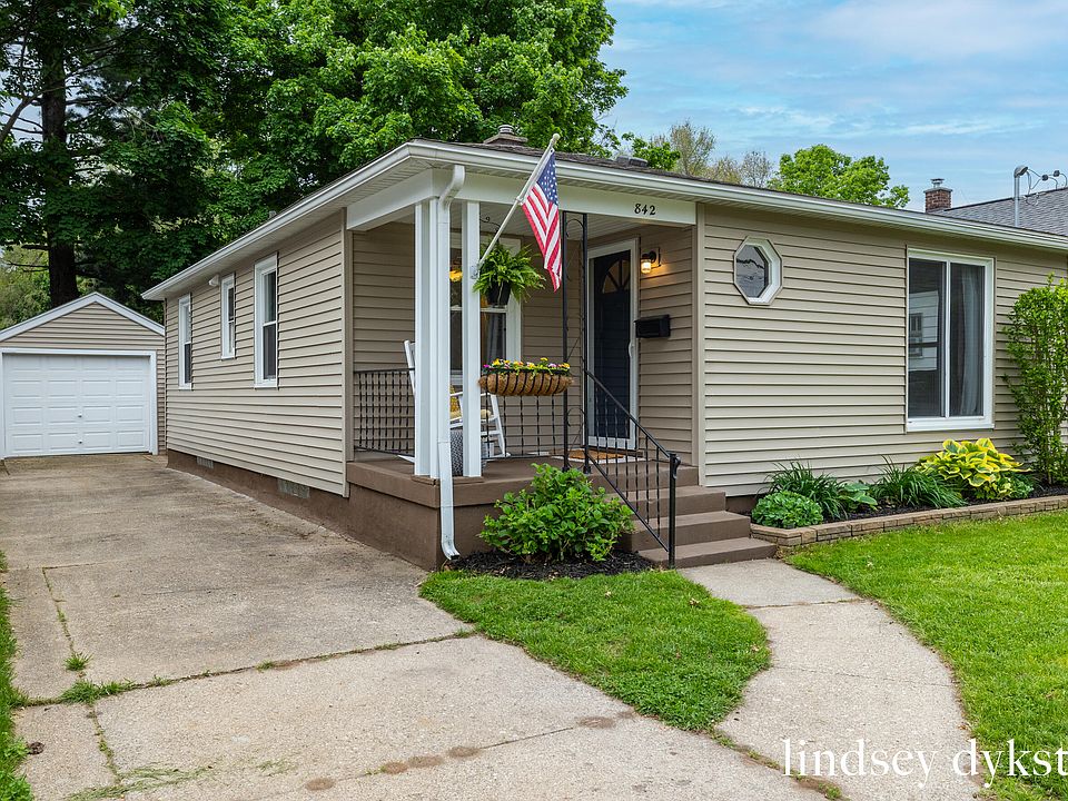842 Graceland St NE, Grand Rapids, MI 49505 Zillow