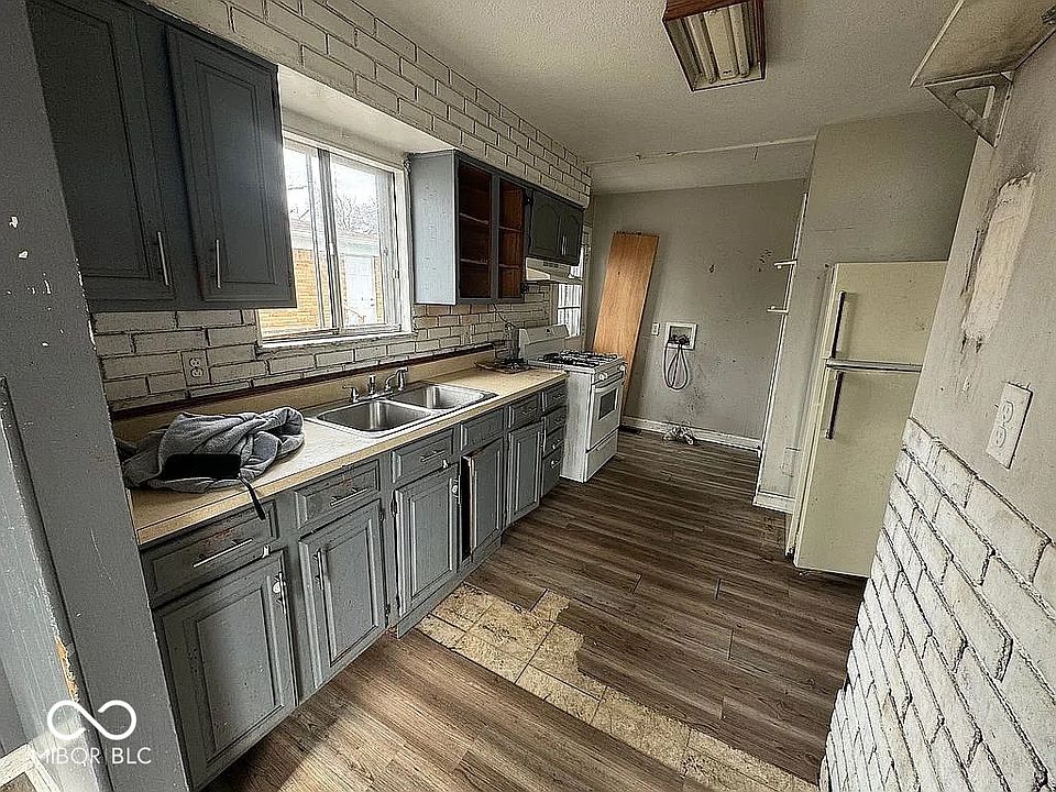 2nd image of 3546 Terrace Ave