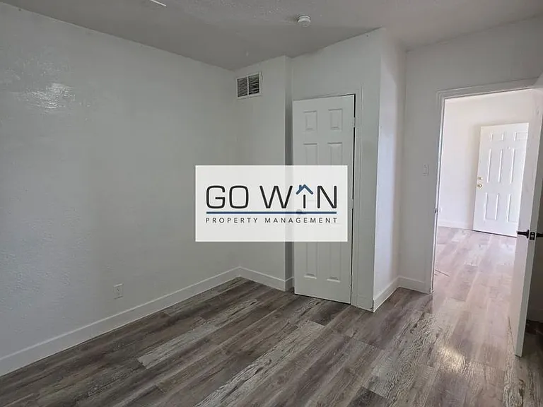 2146 E Taylor St — Photo 16