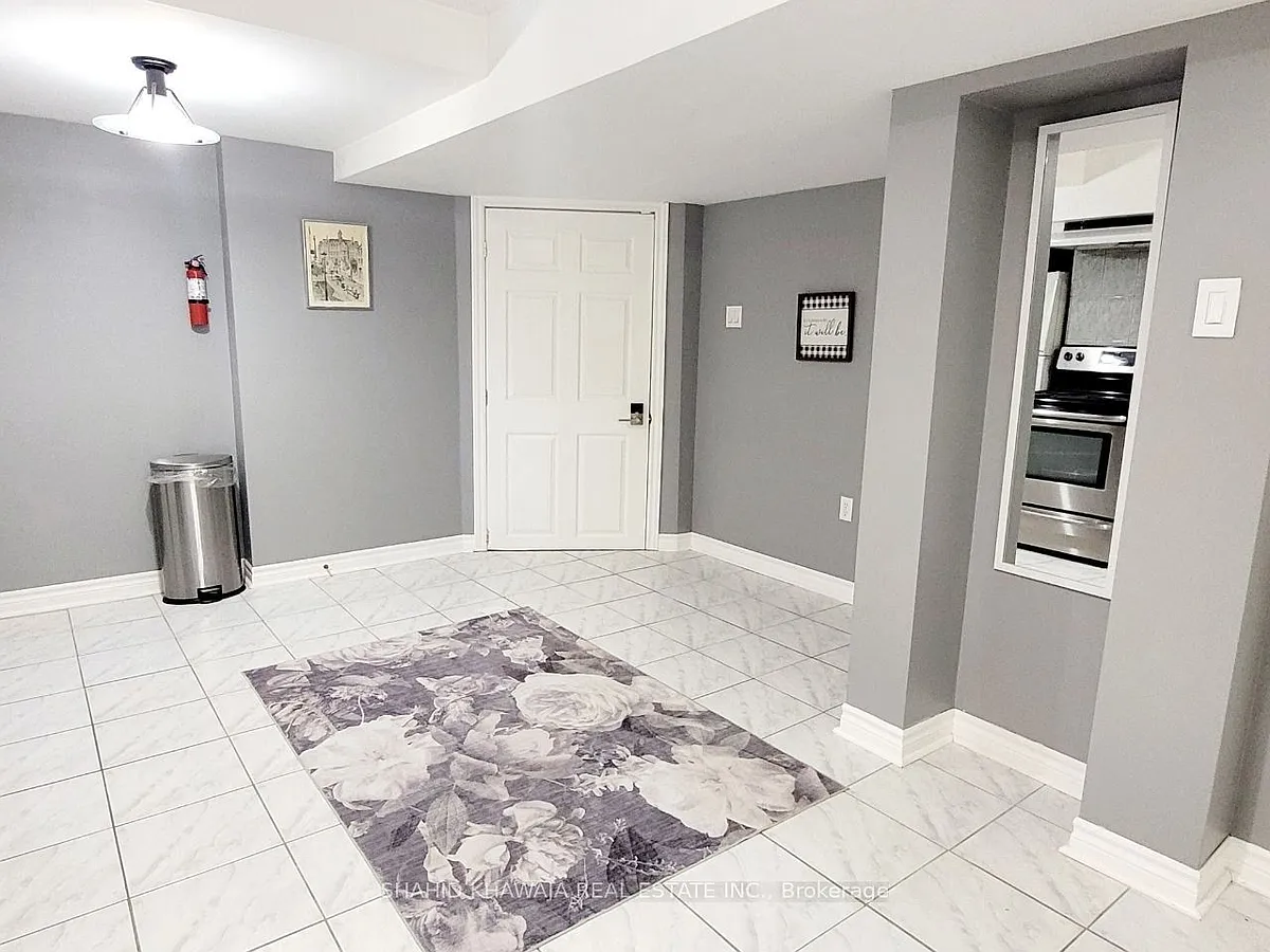 Building Photo - 108 Camomile St #BASEMENT