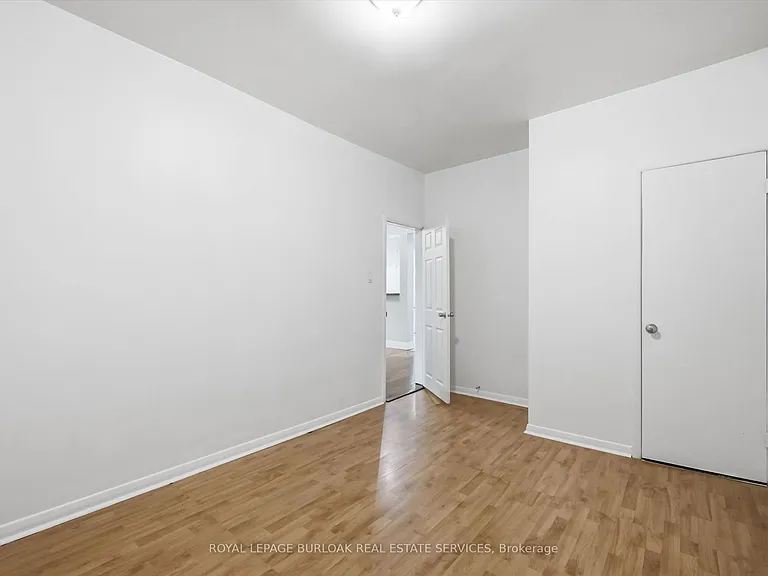 196 Ray St N — Photo 14