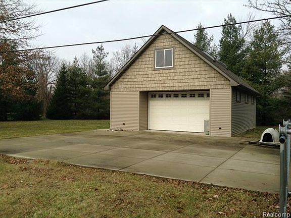4th image of 30712 Elmwood St