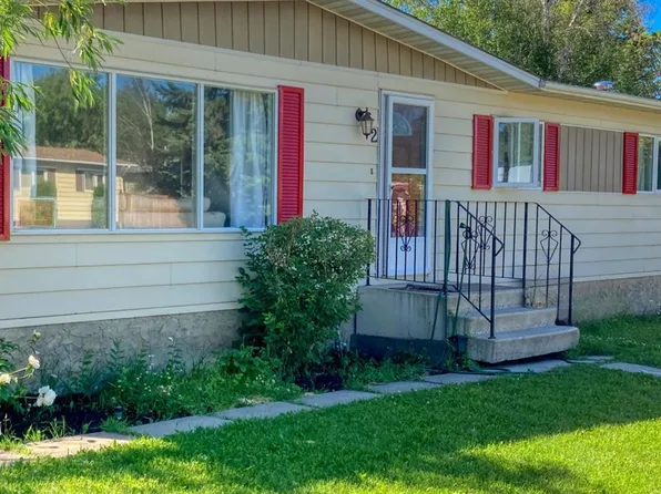 62 N Parkland Dr, Sylvan Lake, AB T4S 1J3