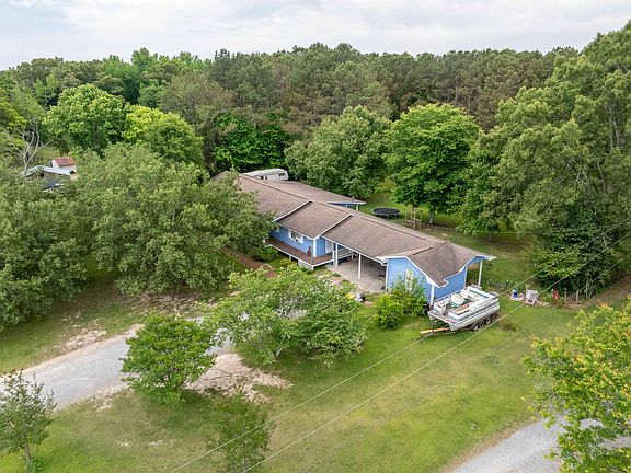 3rd image of 150 Berry Rd