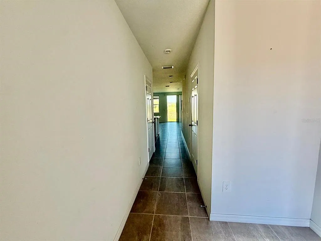 3 bed, 2.5 bath, 1485 sqft, $2,300 — Photo 3