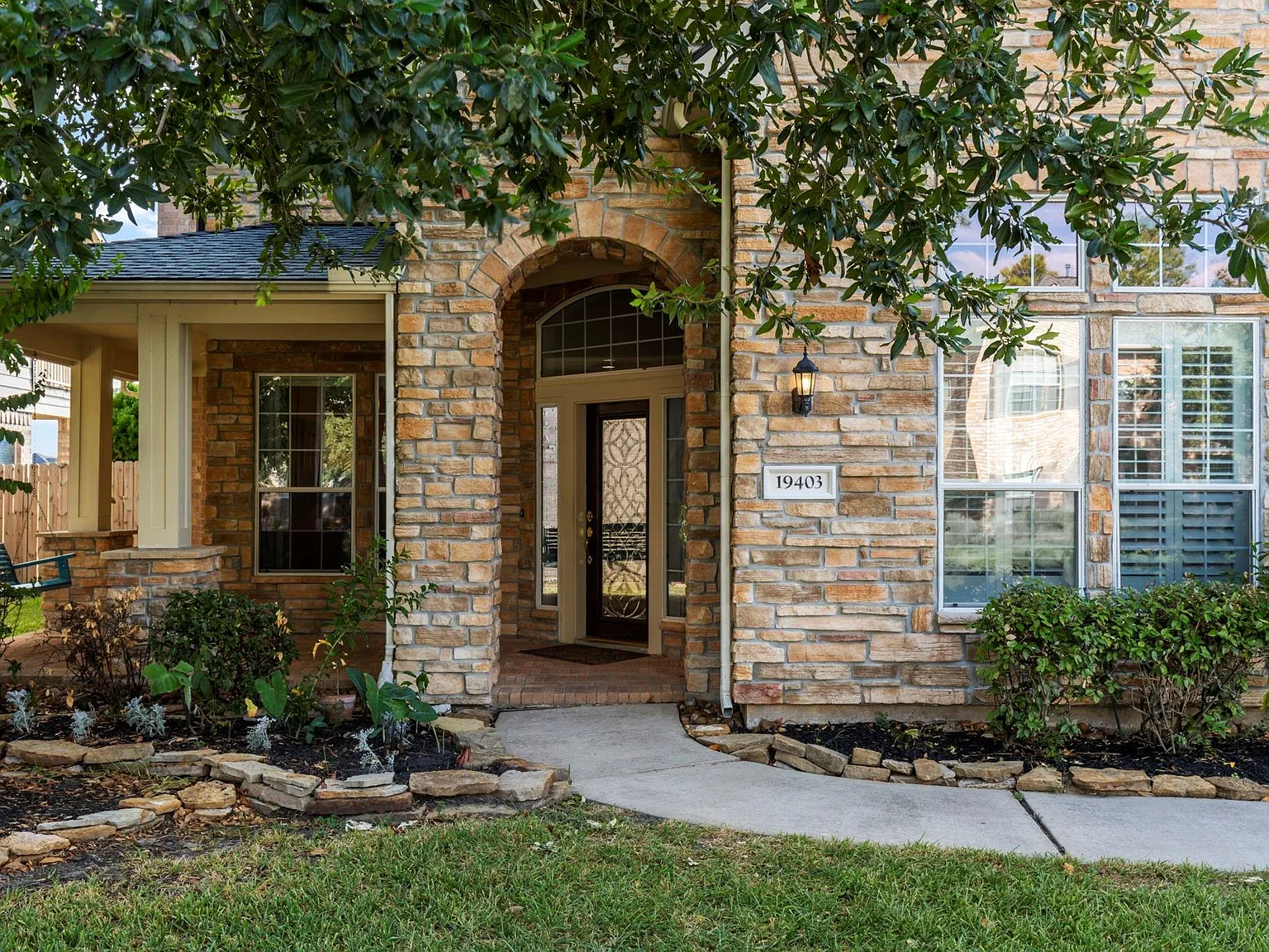 4 bed, 3.5 bath, 3465 sqft, $4,000 — Photo 3