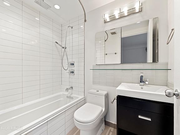 4th image of 231 E 86th St #15A