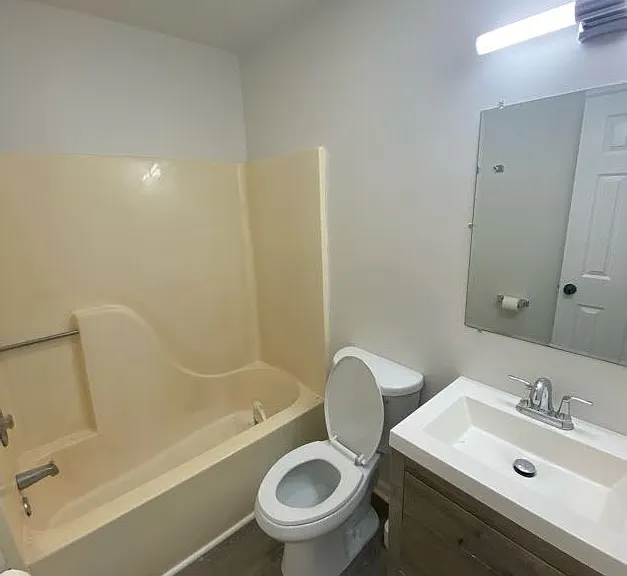 714 N North St #8 — Photo 9