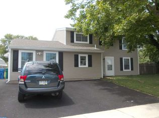 59 River Ln, Levittown, PA 19055