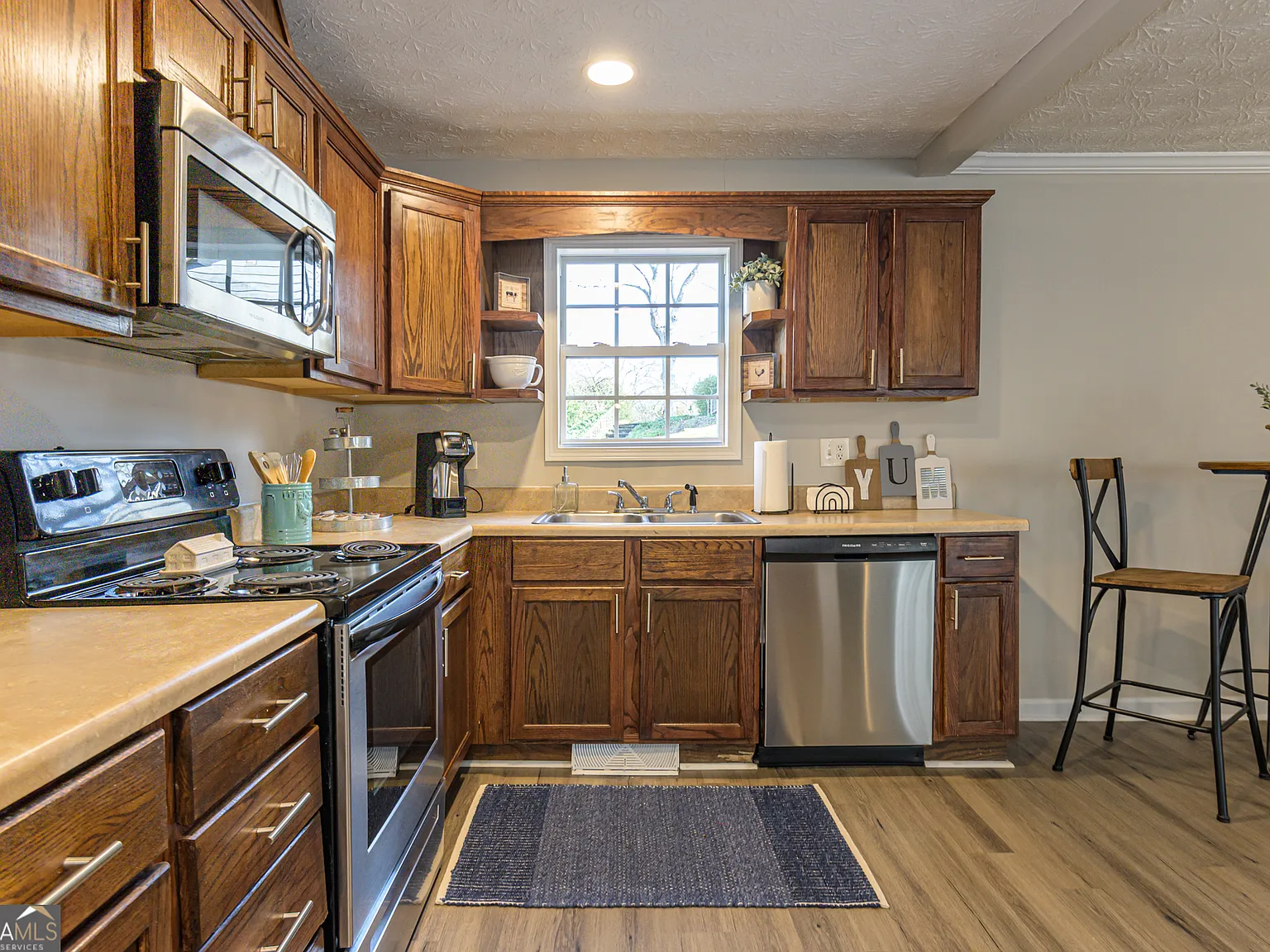 4 bed, 2.0 bath, $5,234 — Photo 3