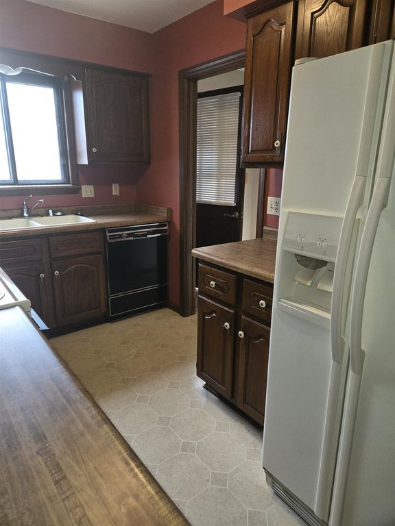 890 Bishop Ct, Fond Du Lac, WI - View 6
