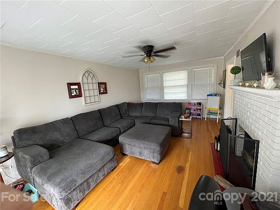4th image of 208 Lower Creek Dr NE