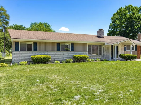 51056 Fairlane Dr, Shelby Township, MI 48316