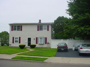 13 Corncrib Ln, Levittown, NY 11756