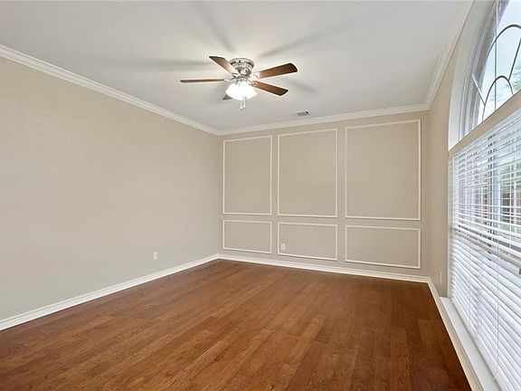 3rd image of 513 Newport Ct