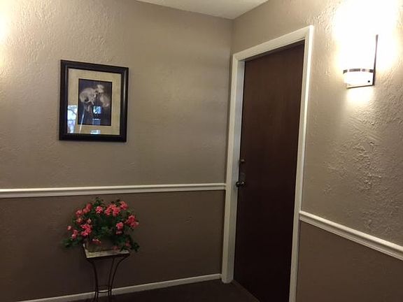 3rd image of 481 Thornhill Ln APT B1