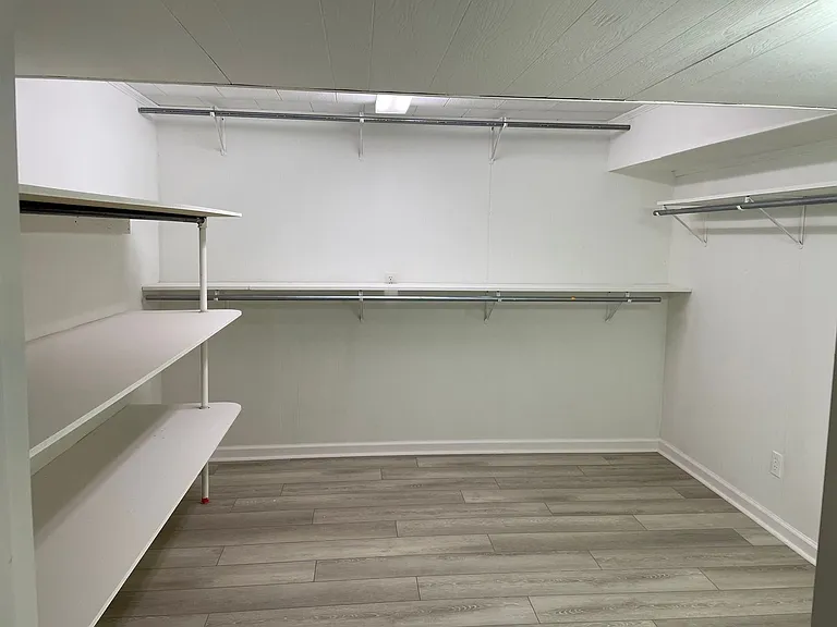 7942 Lake Vista Dr — Photo 44