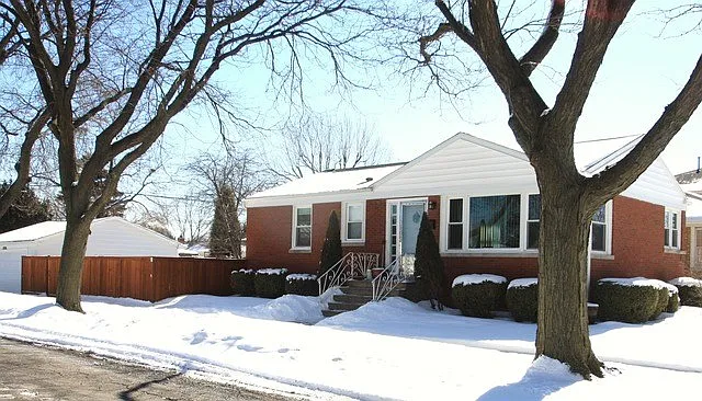 5859 N Ottawa Ave photo 1