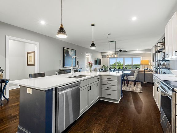 3rd image of 5317 Highpointe Lakes Dr #404
