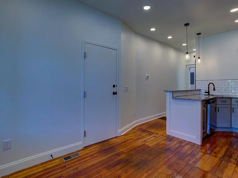 537 N Plum St — Photo 9