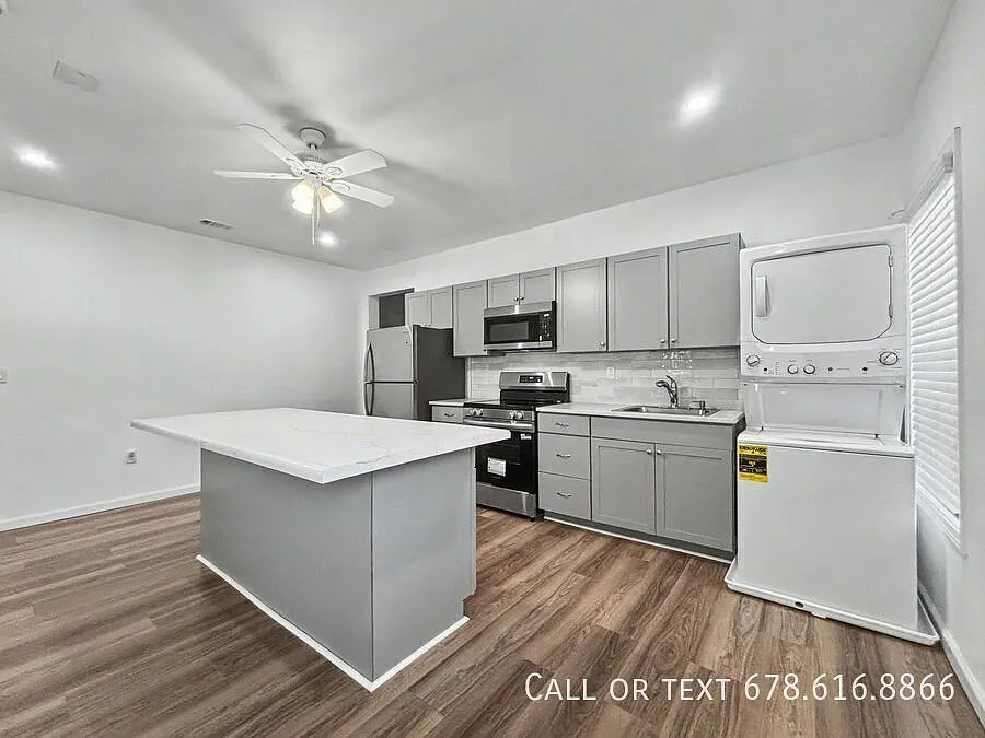 Spacious Lower-Level Apartment | Utilities Included | Private Entrance — Photo 2