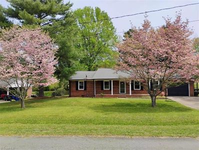 2655 Shieldale Dr, Winston Salem, NC, 27107